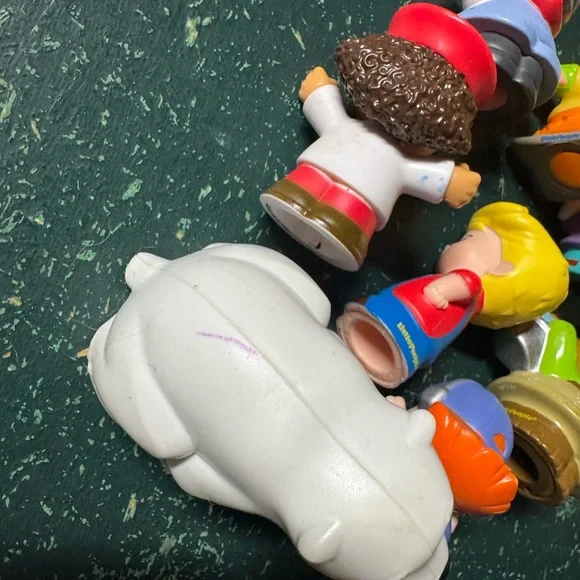 Lot of fisher price little people replacement figures - Picture 9 of 9